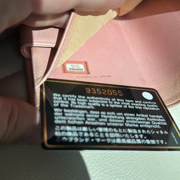Chanel pink caviar compact wallet - Picture 9 of 11